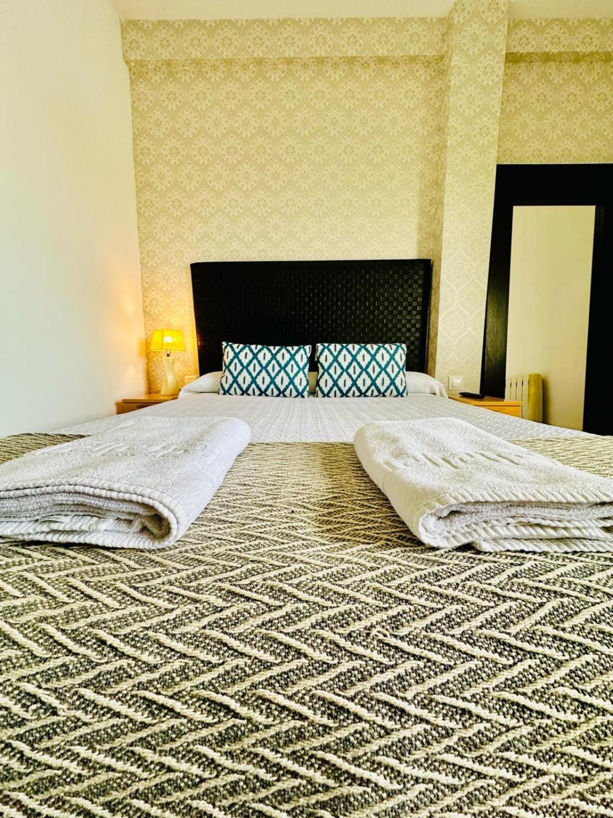 Apartamento Turistico Pizarro เมรีดา ภายนอก รูปภาพ